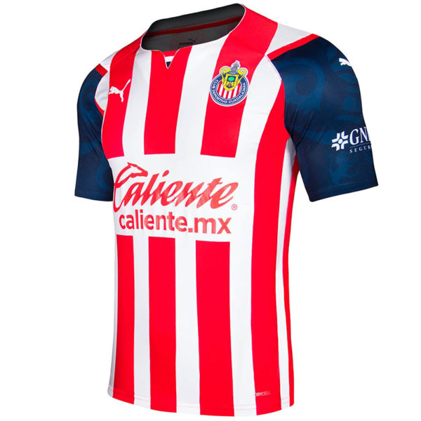 Las Chivas de Guadalajara muestran su colección de camisetas 202122